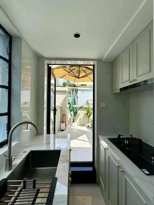 weihai rd 2br apt with terrace  威海路2楼洋房