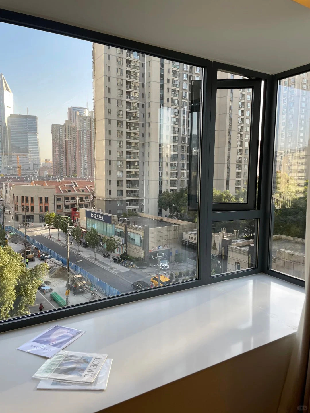 Sunny 2BR + walk in closet at people square   雅州公寓2+1房