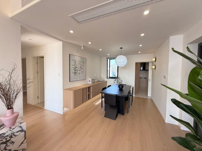 Beautiful 3br + study with river view 河滨豪园3+1房一线河景