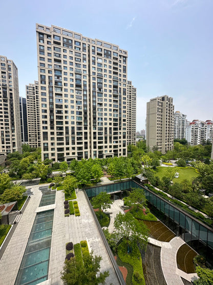 Modern 4br apt in Gubei Central Park 古北中央公园4房