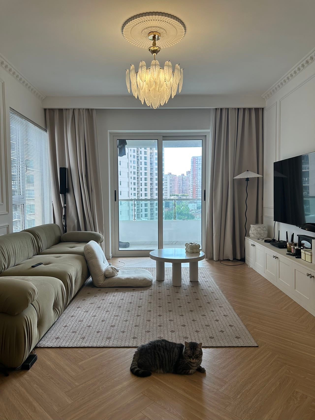 Beautiful 2br apt at one park 静安枫景2房