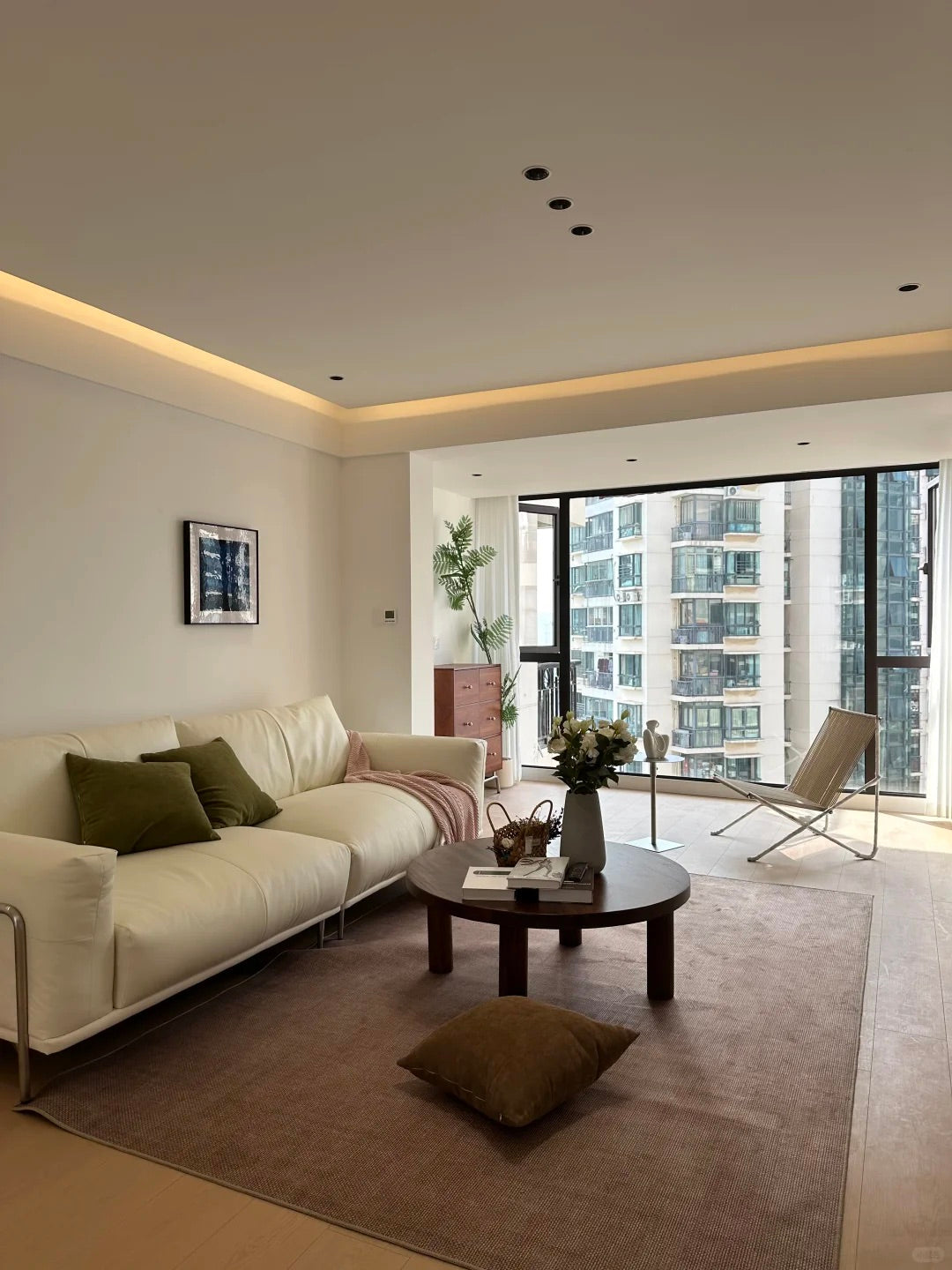 Newly 2br beside Suzhou river 中远两湾城2房