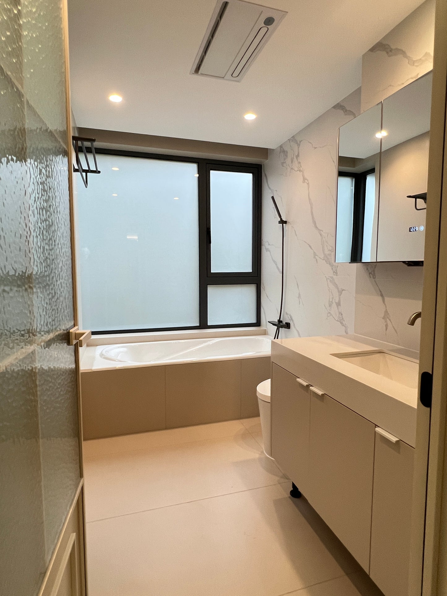 Modern 3br at near Xintiandi 汇龙新城3房