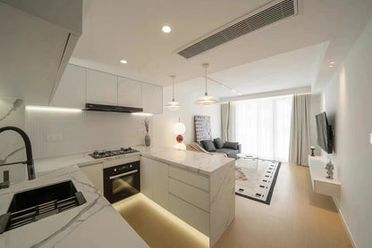 Newly 1br with Balocny floor heating 昭华东路1房