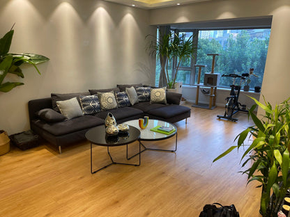 Modern 3br apt / free gym and pool 静安枫景3房