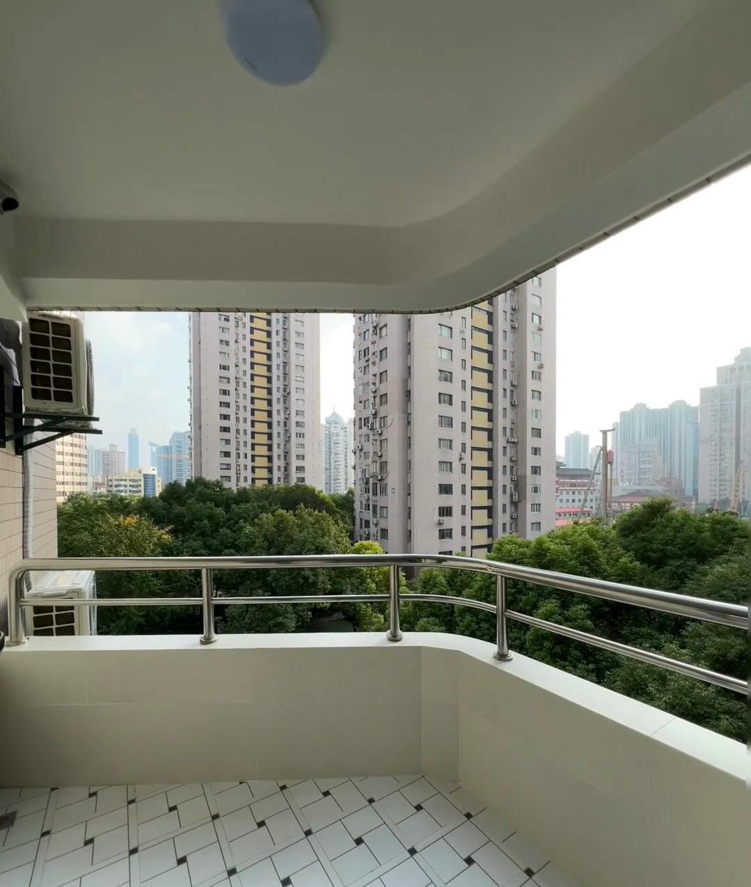 Modern 2br Apr with balcony at jiangning road 江宁路玉佛城2房