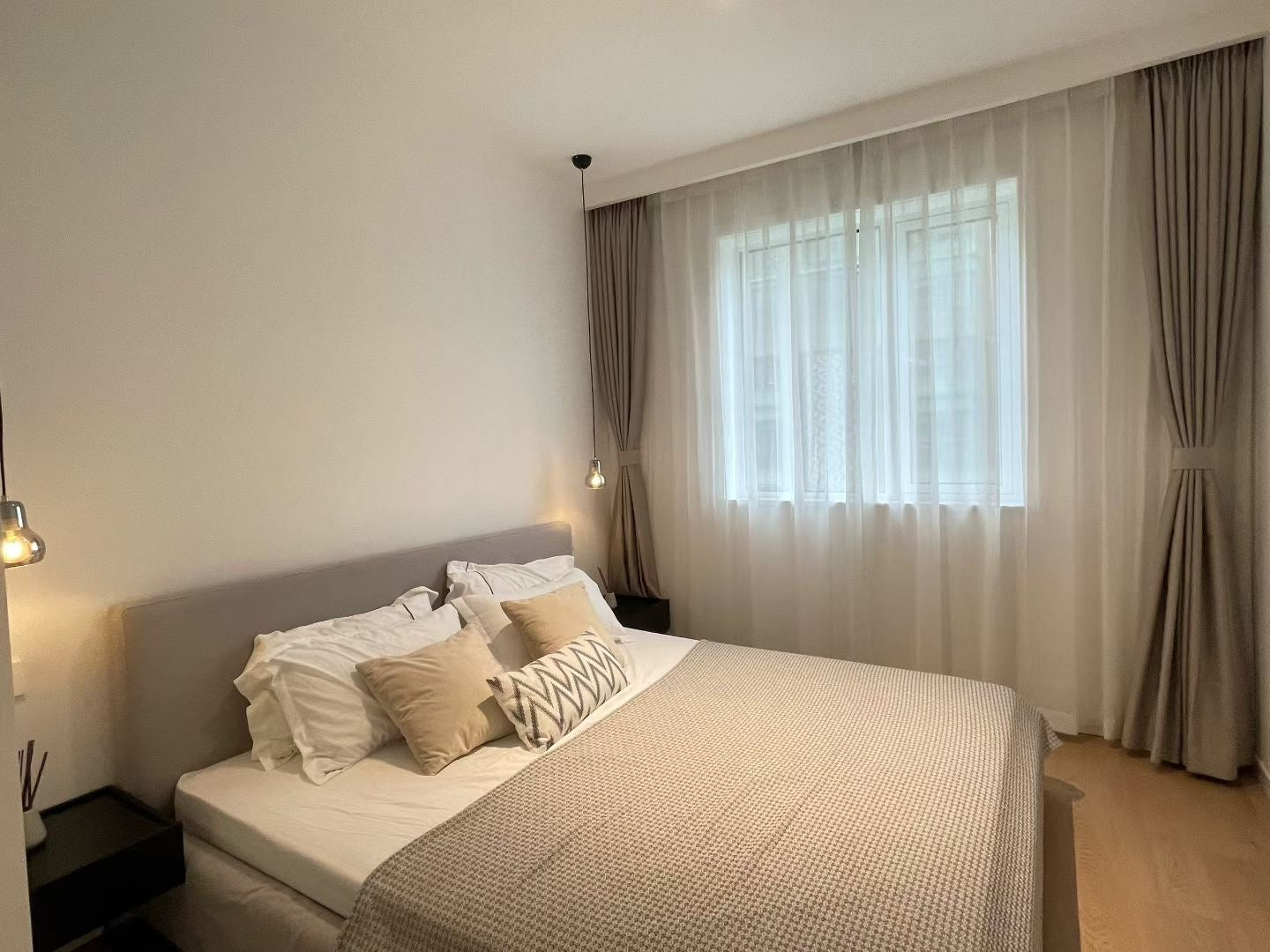 Modern 3br 2baths apt at the bund 外滩海琪园漂亮3房