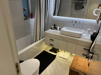 Modern 3br apt / free gym and pool 静安枫景3房