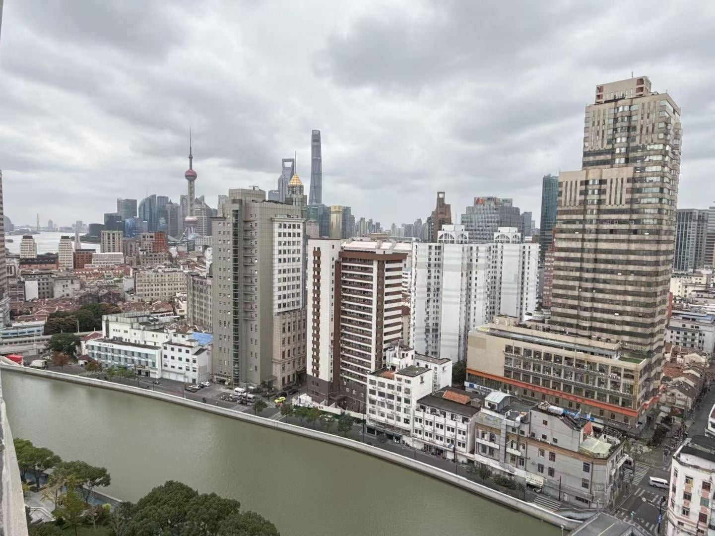 Beautiful 3br + study with river view 河滨豪园3+1房一线河景