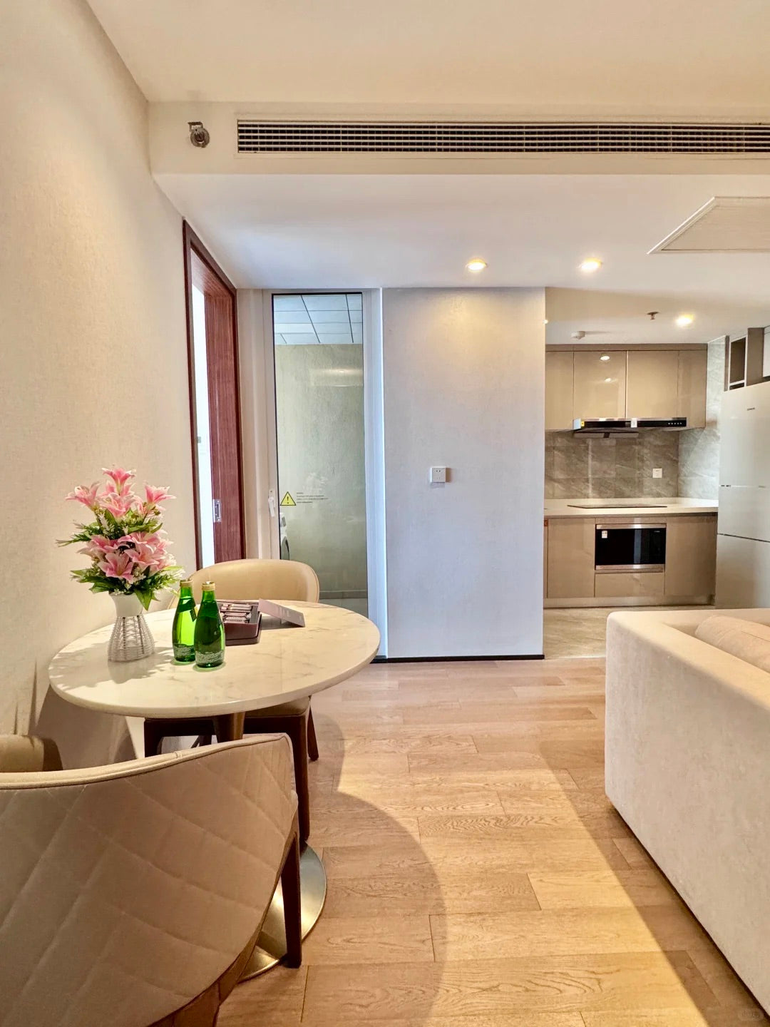 The Carossa  service apt in Jingan   嘉柏轩服务公寓