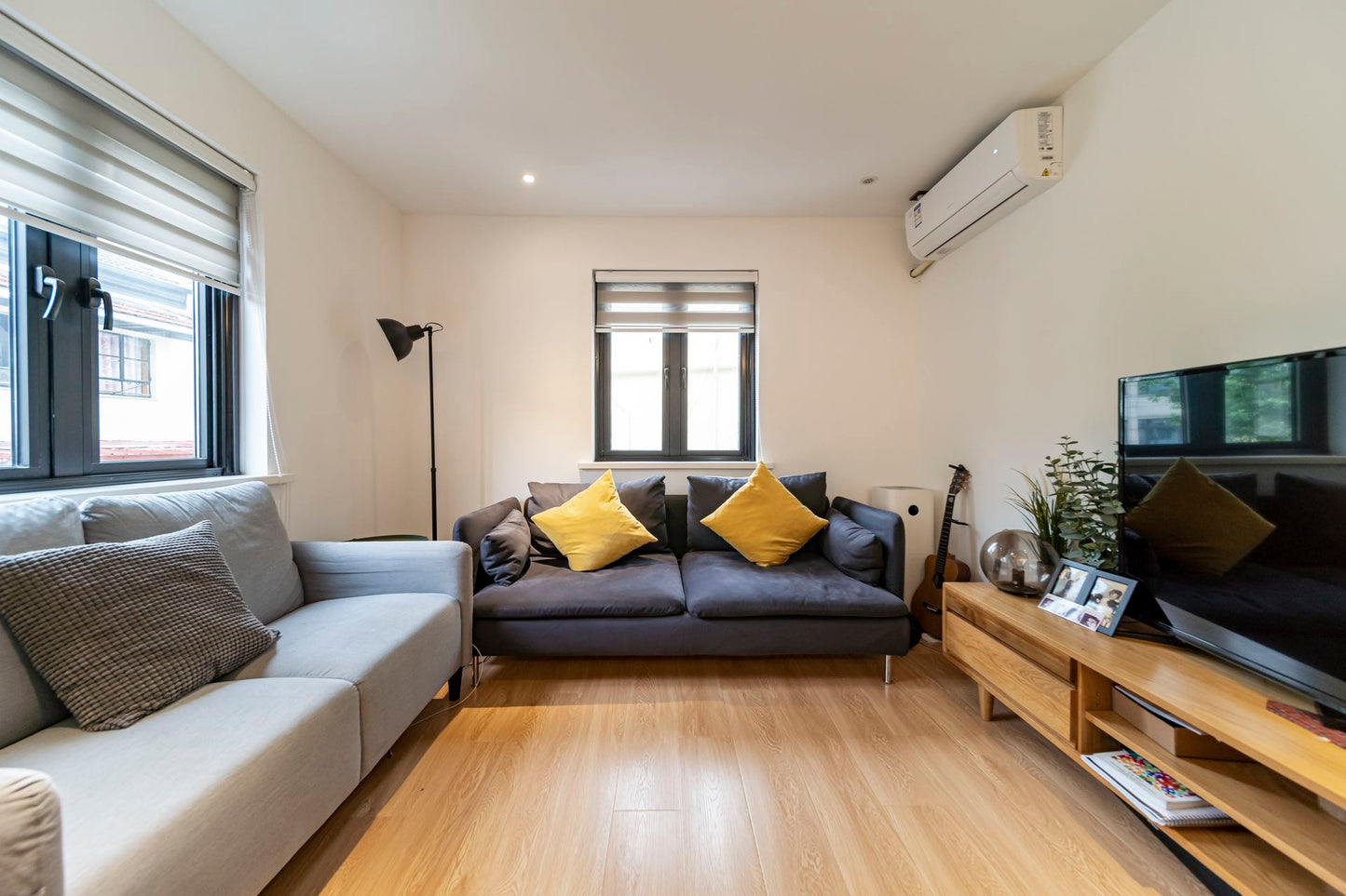 gaoan rd 1br with terrace 高安路1房带阳台