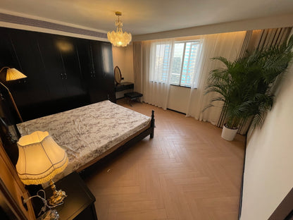 Modern 3br apt near Jiangsu rd station 君子兰公寓3房