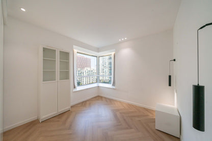 Modern 4br 185sqm at Zhaojiabang rd 阳光名苑4房