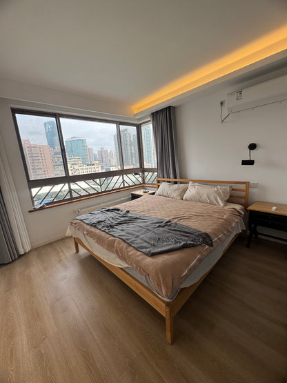 Nice 3br Apt with balcony / south Shanxi rd 陕西南路3房带阳台