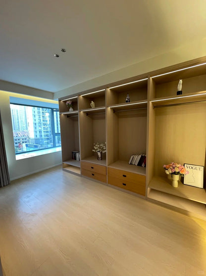 Sunny 2BR + walk in closet at people square   雅州公寓2+1房