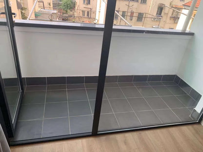 bright 1br with balcony at yueyang rd 岳阳路1房带阳台