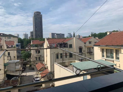 bright 1br with balcony at yueyang rd 岳阳路1房带阳台