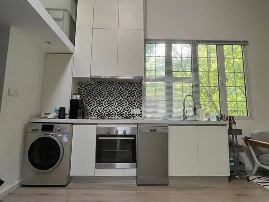 weihai rd 1br loft apt 威海路2楼洋房