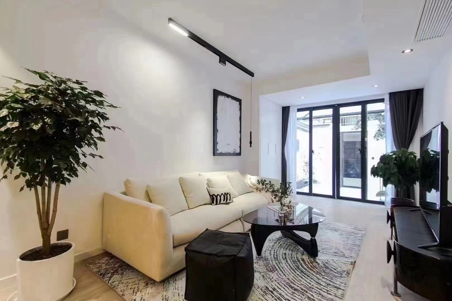 modern 3br with huge garden 复兴中路3房带花园