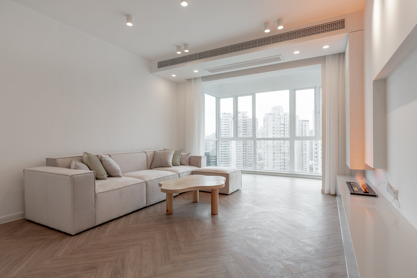 modern apt at north jingan 秋水云庐2+1房公寓