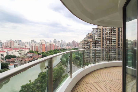 modern 3br apt with river view 苏州河边河景3房