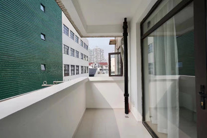 modern 2br apt at changping rd 长丰公寓2房墙暖