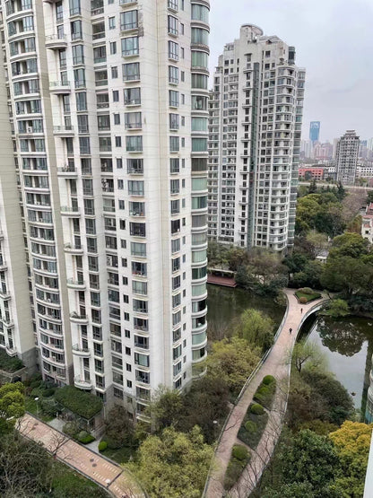 Top of city 1br with lake view